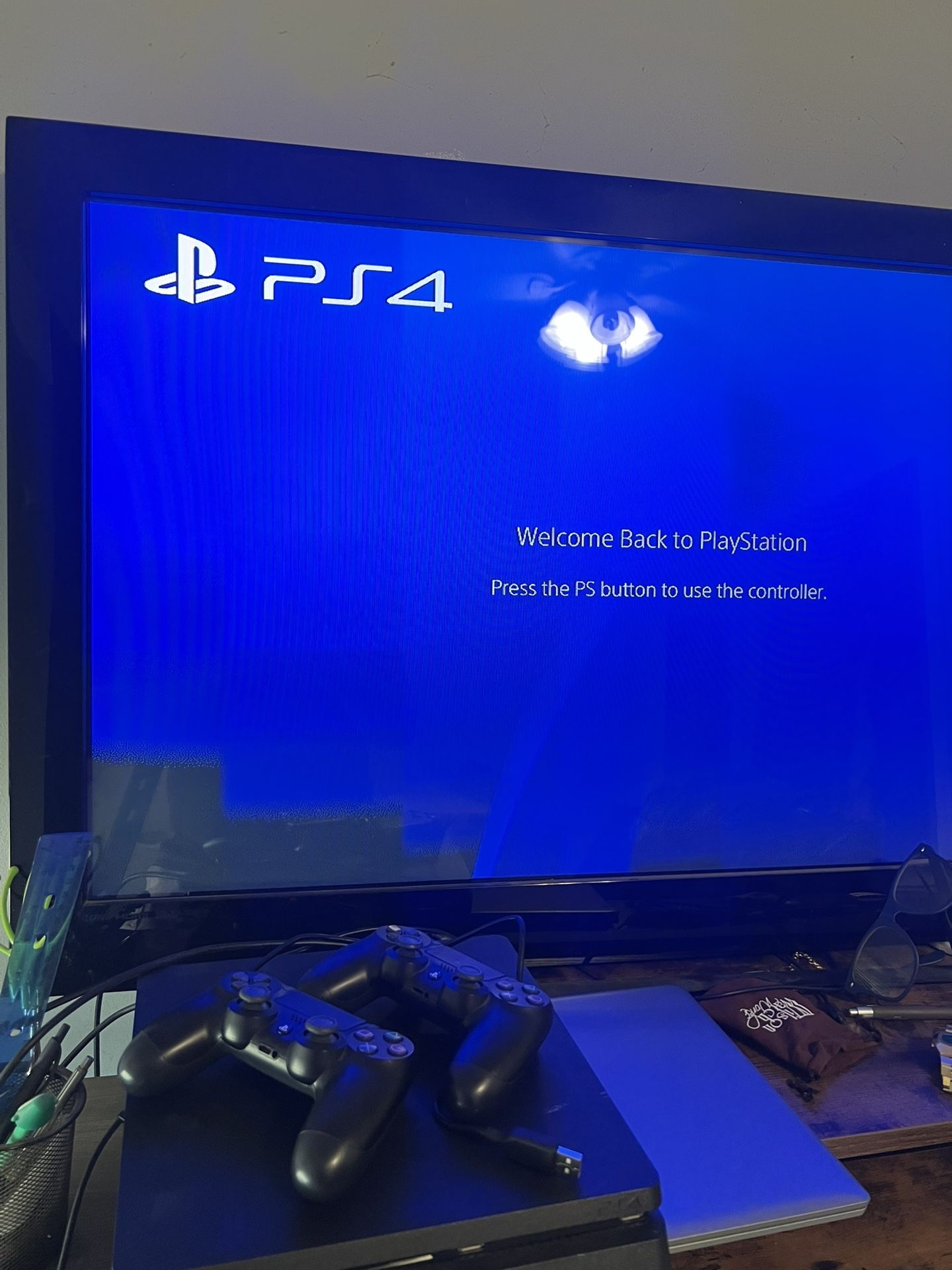 PS4 Console Plus 2 Contolers And All Cords