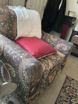 Sturdy well Made TV Cabinet With Storage Baskets