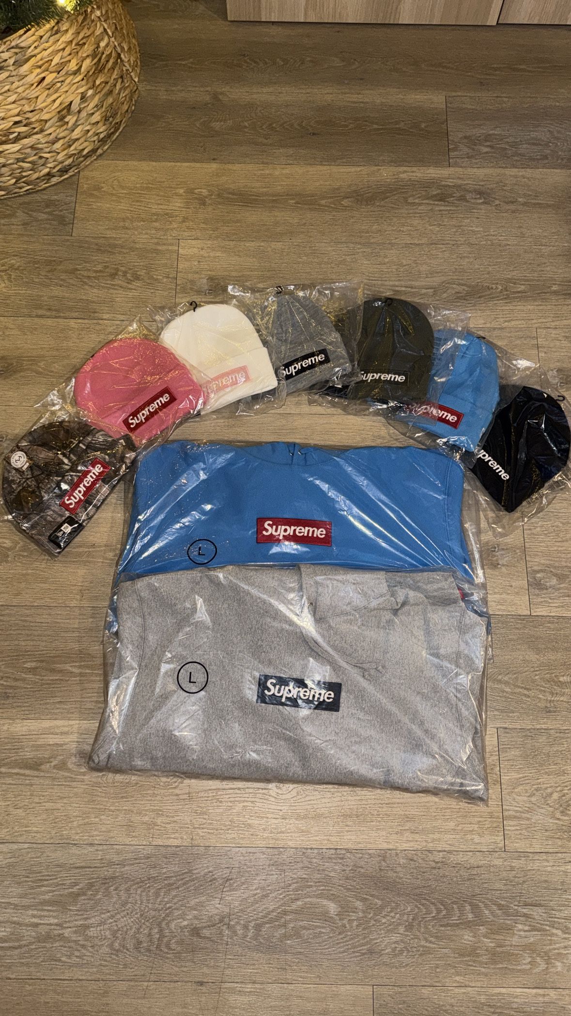 Supreme Beanie / Hoodie