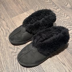 UGG womens black slip-on shoes size US6