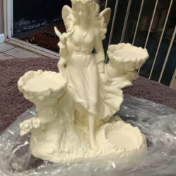 Vintage New In Box
Partylite Arianas Garden Three Votive Tealight Candleholder Angel Holding Bird Statue Figurine 9Hx7W"