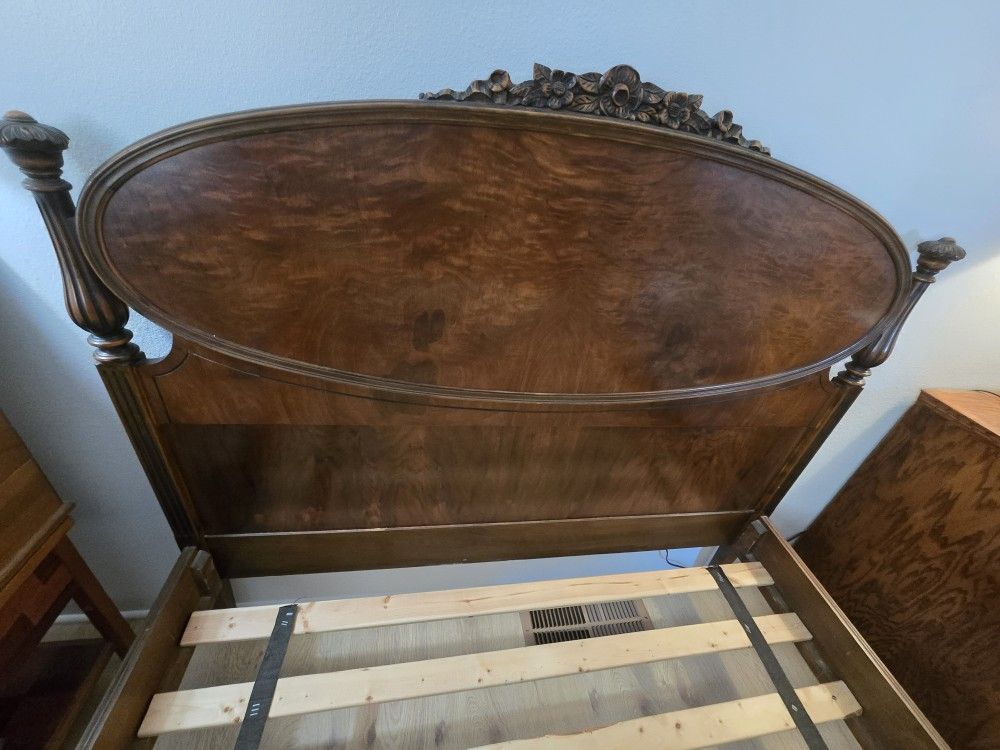 High End BERKEY & GAY Furniture Co FULL SIZE WALNUT BED Circa 1920's Great Cond