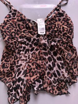 Small cheetah top new w tag