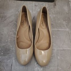 Tan/ Nude Heels