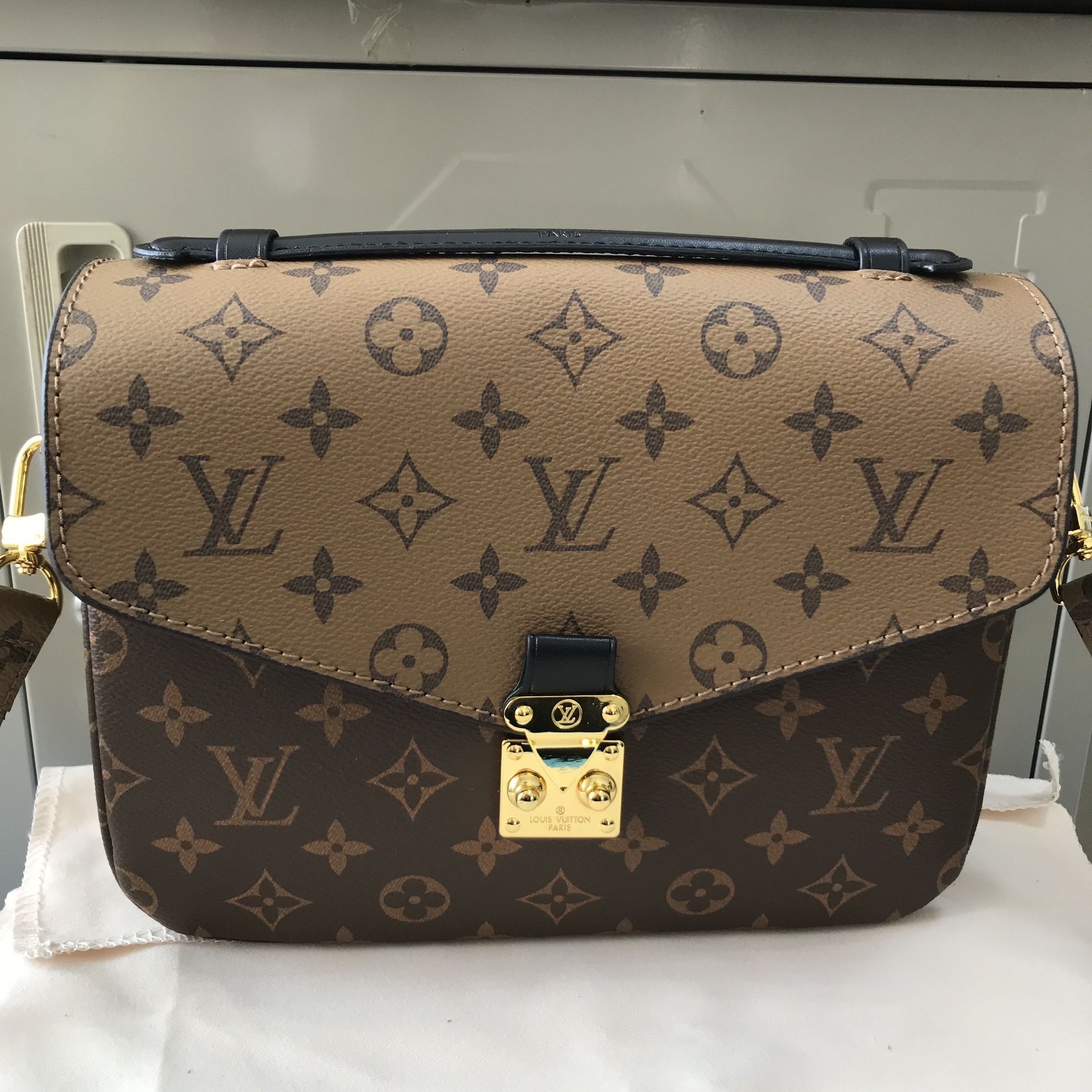 Louis vuitton orange leather open box shoulder bag for Sale in Central  Islip, NY - OfferUp