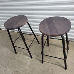 2 (Two) tool with Wood Seat