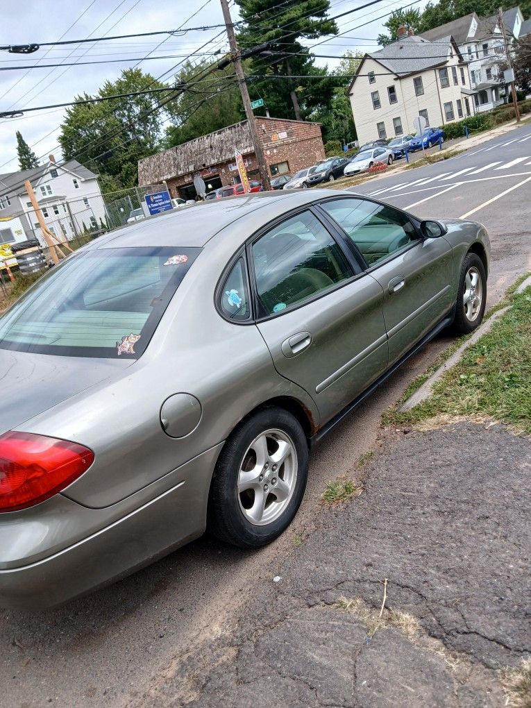2003 Ford Taurus