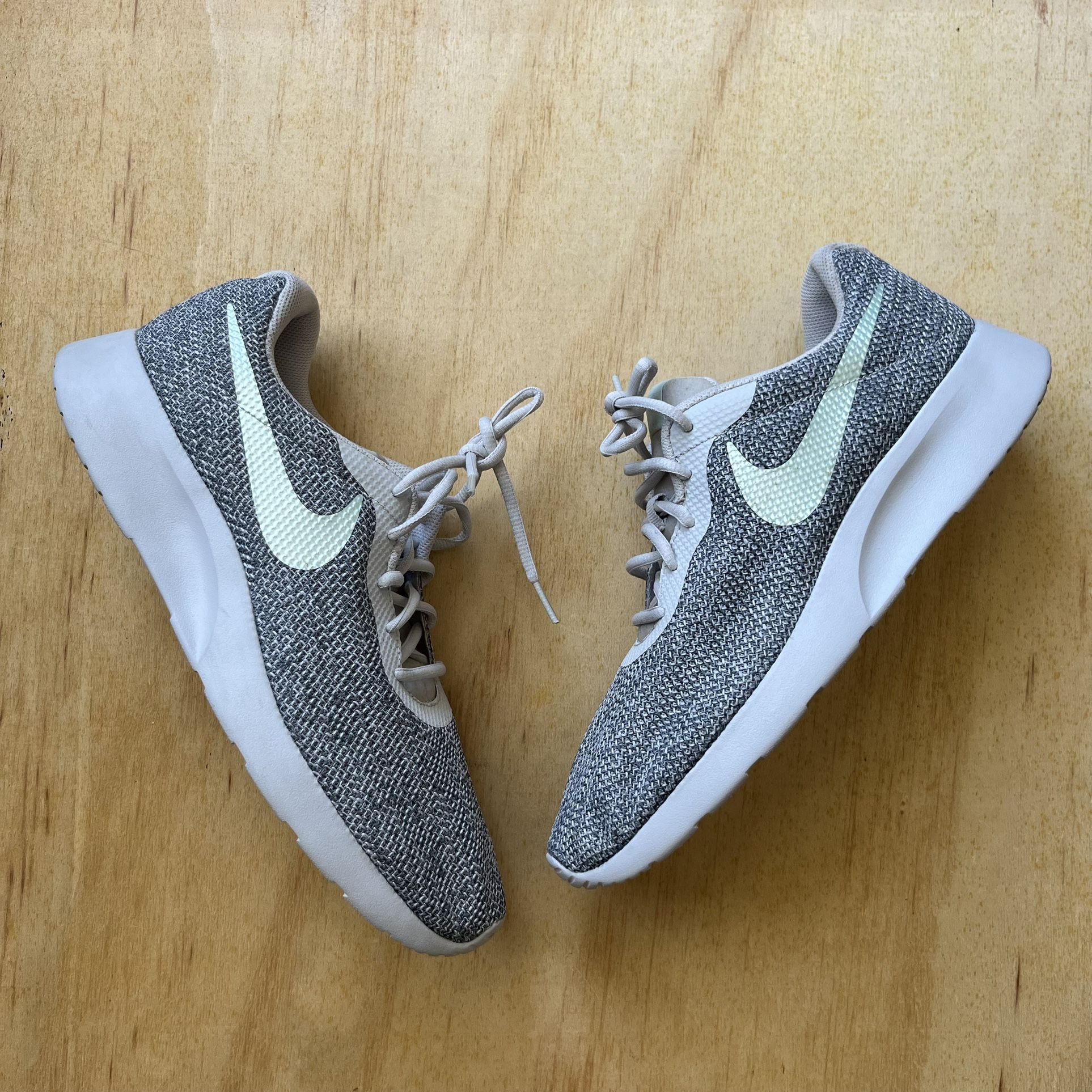 Nike Wmns Tanjun Oil Grey Igloo