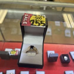 14K Yellow Gold Black Stone Ring(Size:11.5) For Sale 