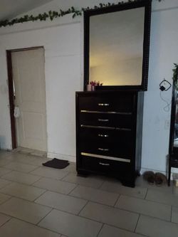 Large black mirror -5 drawer dresser