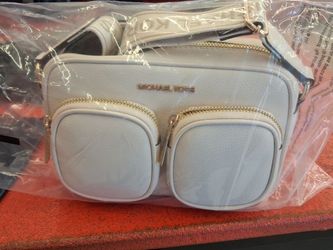 Micheal kors purse brand new tags and certificate inside purse