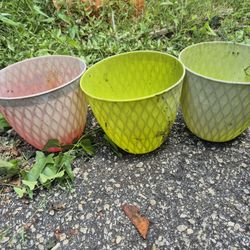 3 Plastic Colored Planting Pots 