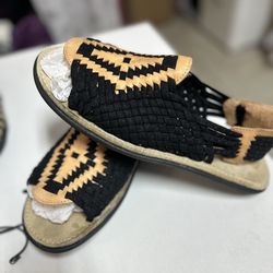 Huaraches de hombre size 11 $40
