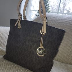 Michael Kors Purse (Like NEW)