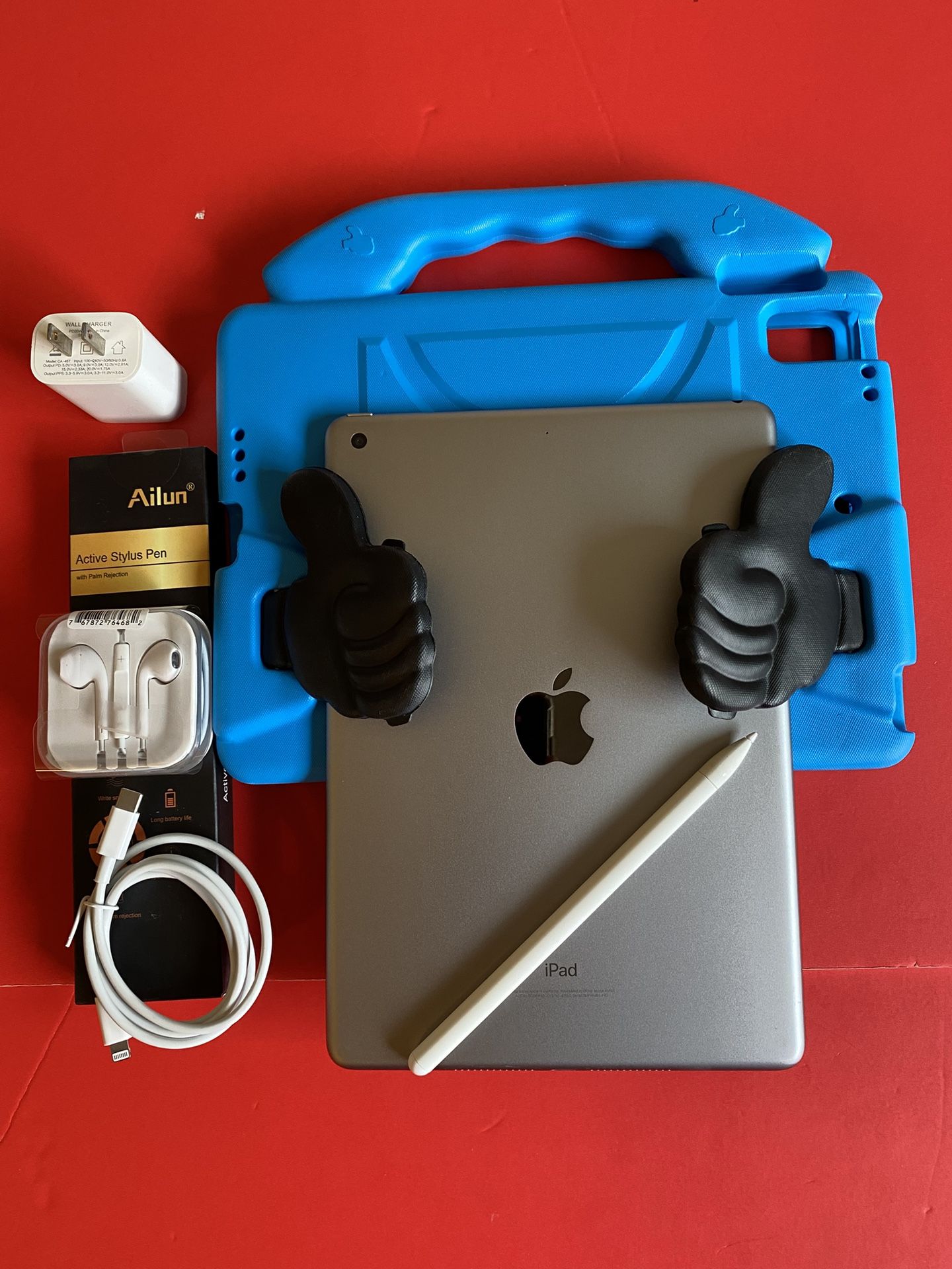 Apple IPad 6th Generation (9.7” Retina / Touch ID) 32GB with kids protective case, Pen & Accessories