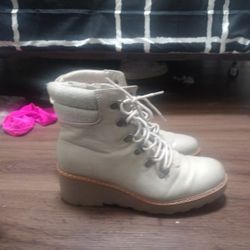 A Light Cream Cute Boots