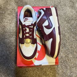 Nike Dunk Low “ Just Do It” Womens Size 8 (6.5y)