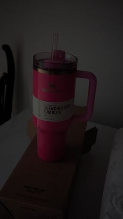 New Pink Parade Limited Edition Stanley 40 Oz. Quencher H2.0 Flowstate  Tumbler 