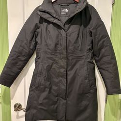 BRAND NEW WITH TAGS Black North Face Women’s Arctic Parka - Size Medium 🧥❄️