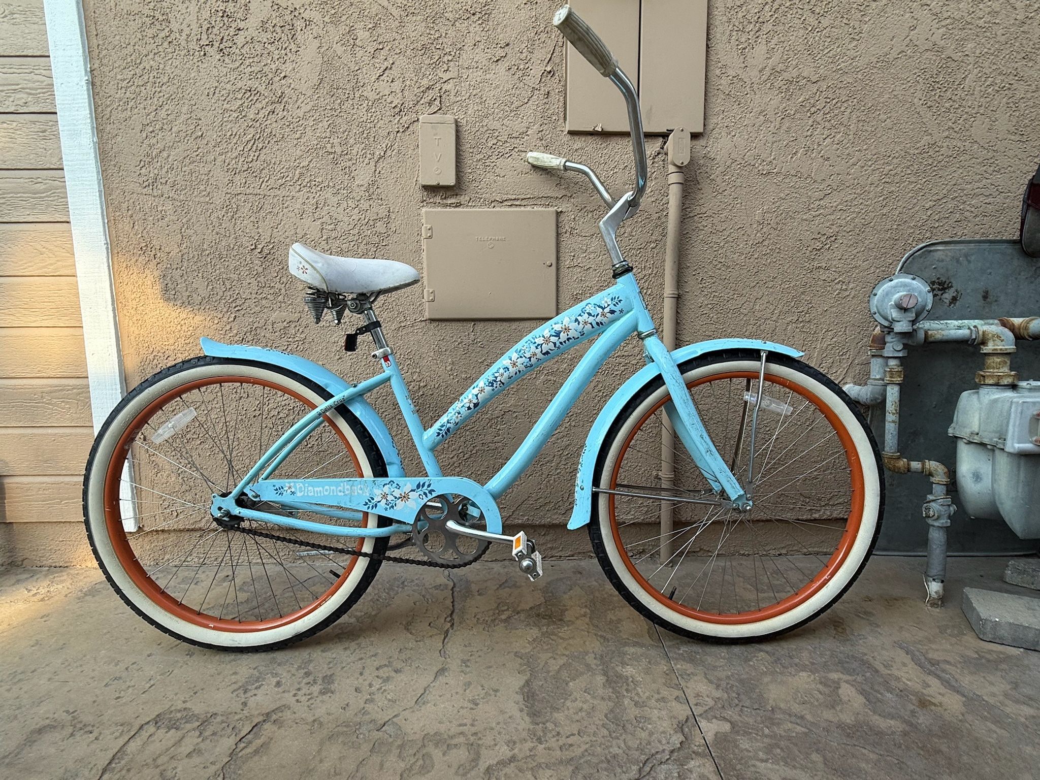Diamondback Delia Cruz Beach Cruiser Bike Single Speed Coaster 26in Lightweight This bike is fully tuned, dialed in and ready to ride, it does not ne