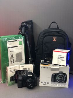 5D Mark II DSLR Kit with EF 50mm f/1.4 USM Lens, Tripod, green screen and camera bag (34000 Shutter Count)