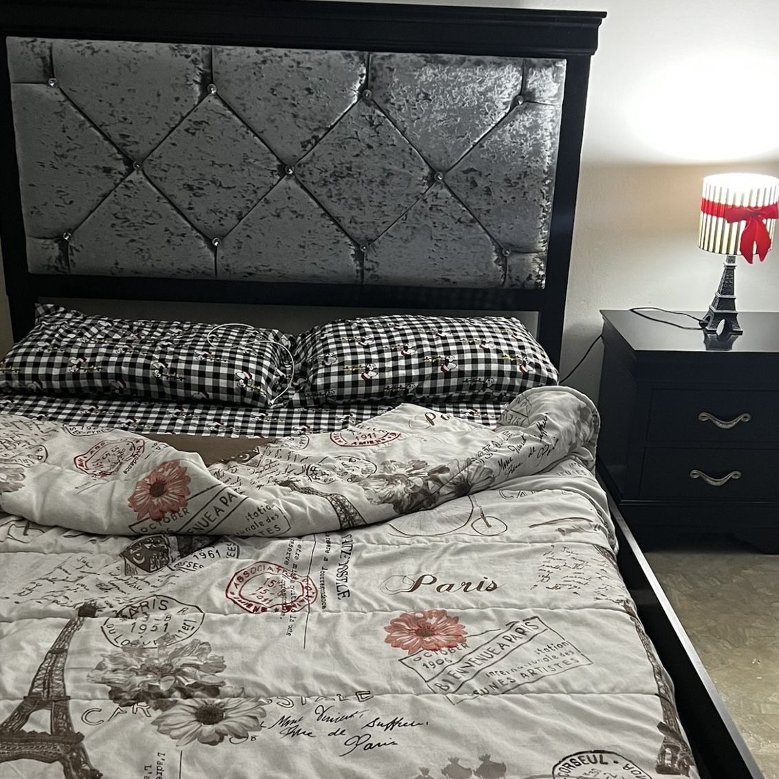 Bedroom Set (including mattress) Queen Size