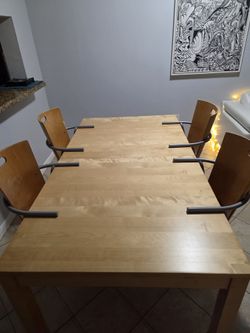 Solid Wood Dining Table + 4 Chairs | Clean Modern Look
Español:
Mesa de comedor de madera + 4 sillas | Estilo moderno y limpia
