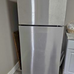 Amana Top-Freezer Refrigerator