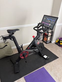 2021 Peloton Bike – Excellent Condition, Includes Shoes & Mat – Smyrna, GA