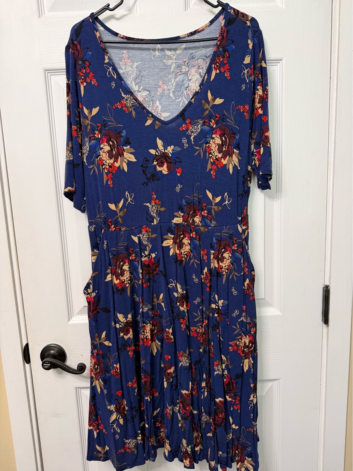 Torrid Women’s Plus Size 1 A-Line Knee Dress Blue Floral V-Neck Short Sleeve
