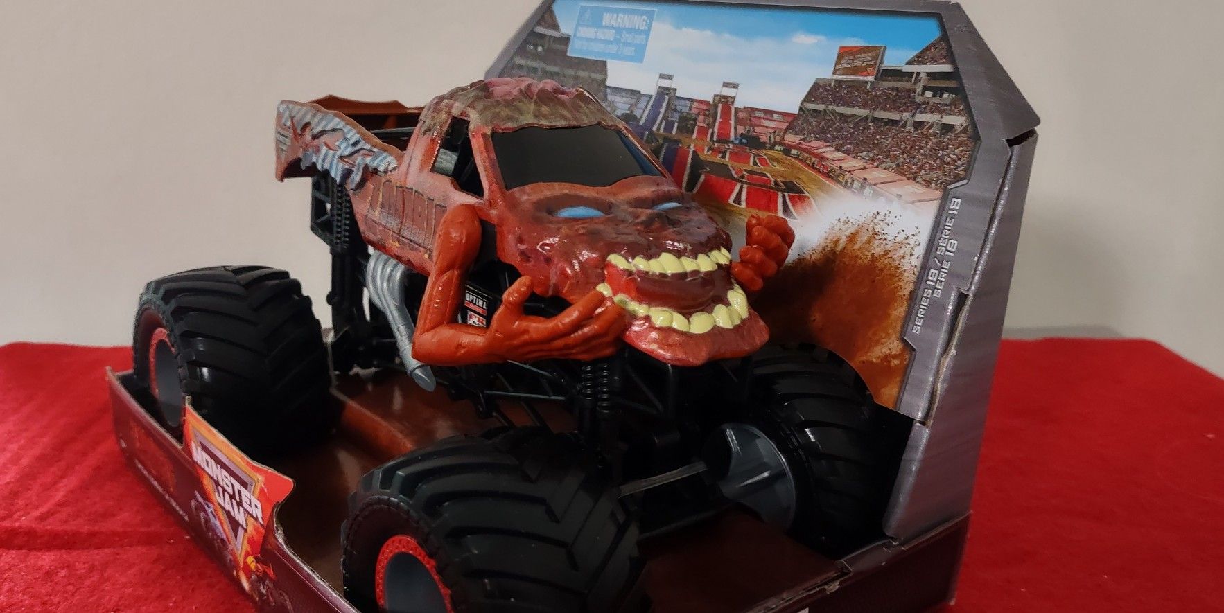 2023 MONSTER JAM SERIES MONSTER TRUCK SERIES 19 - RED ZOMBIE 1:24