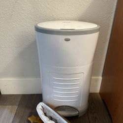 Diaper pail 