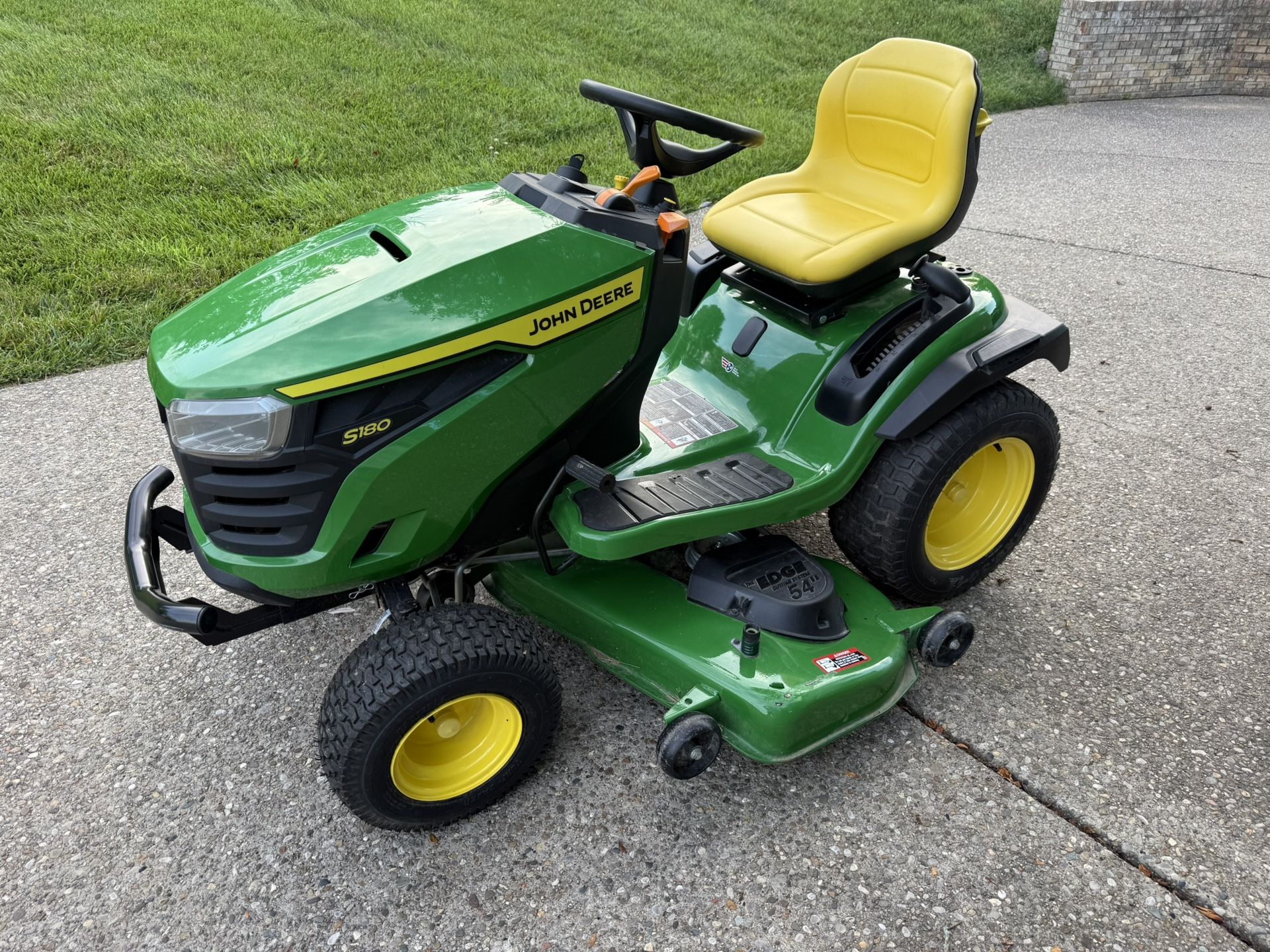 New John Deere S180 Ride On Tractor Mower