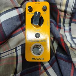 Moore Yellow Comp Guitar Pedal 