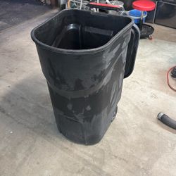 Rubbermaid Trash can