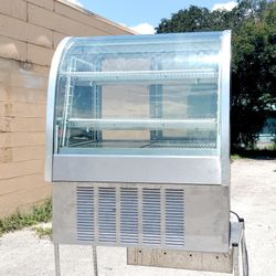 Refrigerated Counter Top Display Case