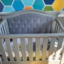 Crib with Vision Headboard & Button Tufting - Excellent Condition