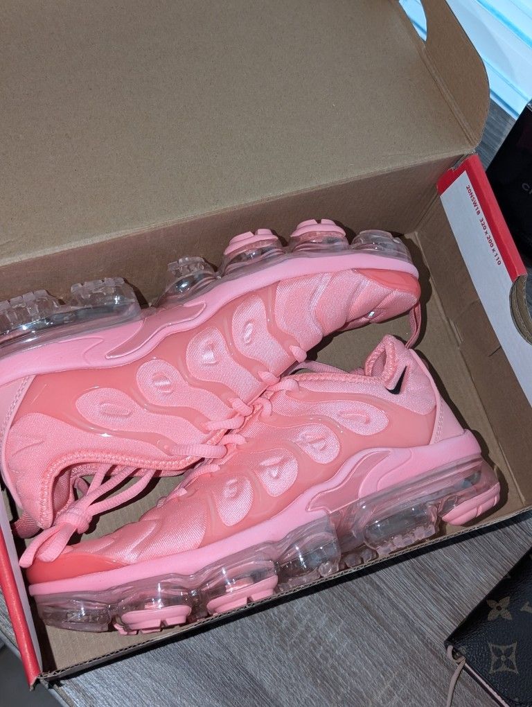 Nike Vapormax Pink / Women's 8 & 8.5 / New