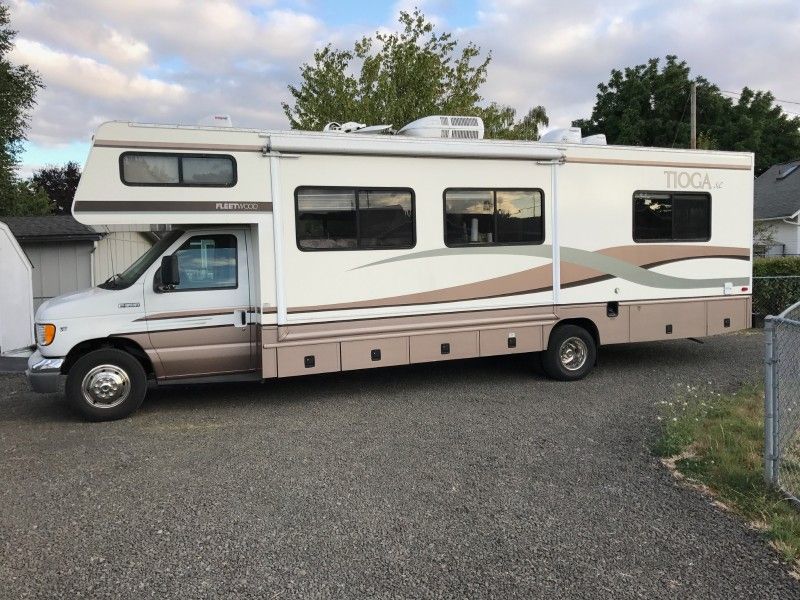 RV With Solar Panels Generator Class C No Special License Needed