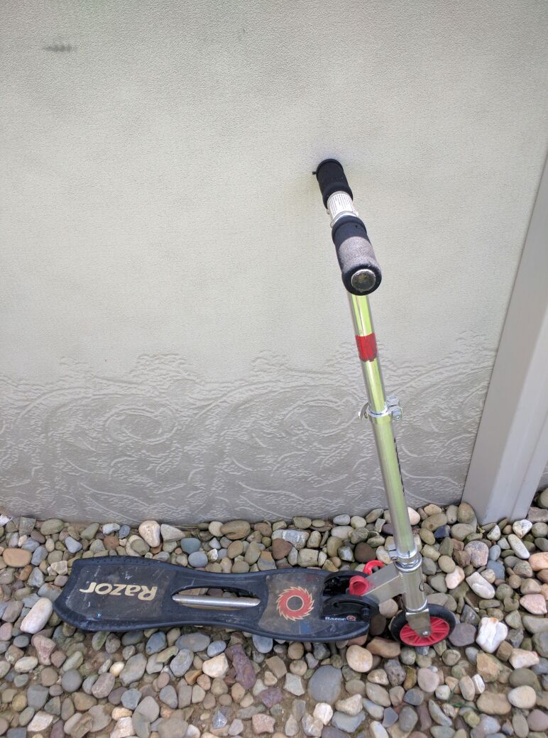 Razor siege caster scooter