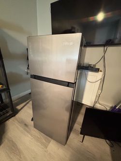 🧊 Vissani Mini Fridge with Freezer – Works Great – $80 OBO