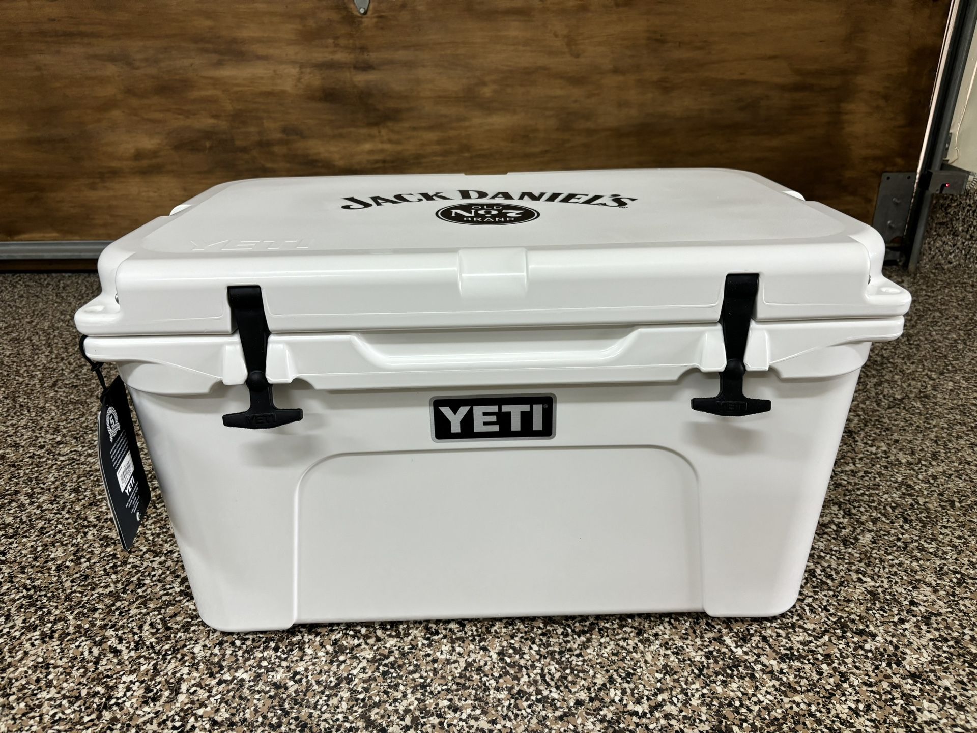 YETI Tundra Jack Daniels cooler box with tray, two T-shirts extra large traveling bag 