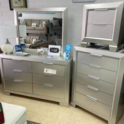 Paloma 4 Pcs Storage Bedroom Sets Queen or King Beds Dressers Nightstands and Mirrors Finance and Delivery Available 