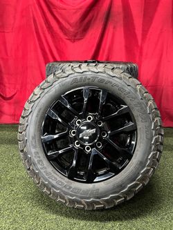 2025 Chevy Silverado Trail Boss 2500 8 Lug 20 Inch Takeoffs OEM Wheels