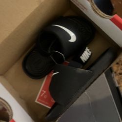 Size 7c Kids Nike Slides