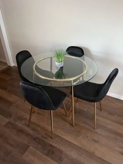 Glam Style Round Dining Table w/ Velvet Chairs