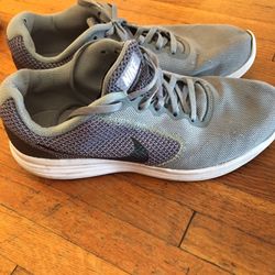 Nike Revolution Men’s 8 running shoes $20.00