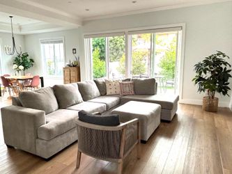 Large Modern Sectional Couch + Matching Ottoman – Excellent Condition