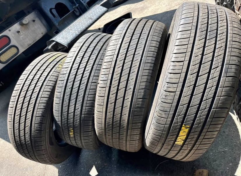 235/60r18 Kumho Tires Con 80% De Vida Las 4
