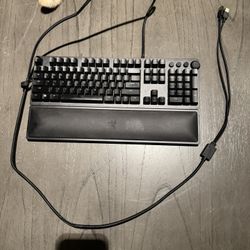 Razor keyboard With 6 1/2 Foot Cable. 